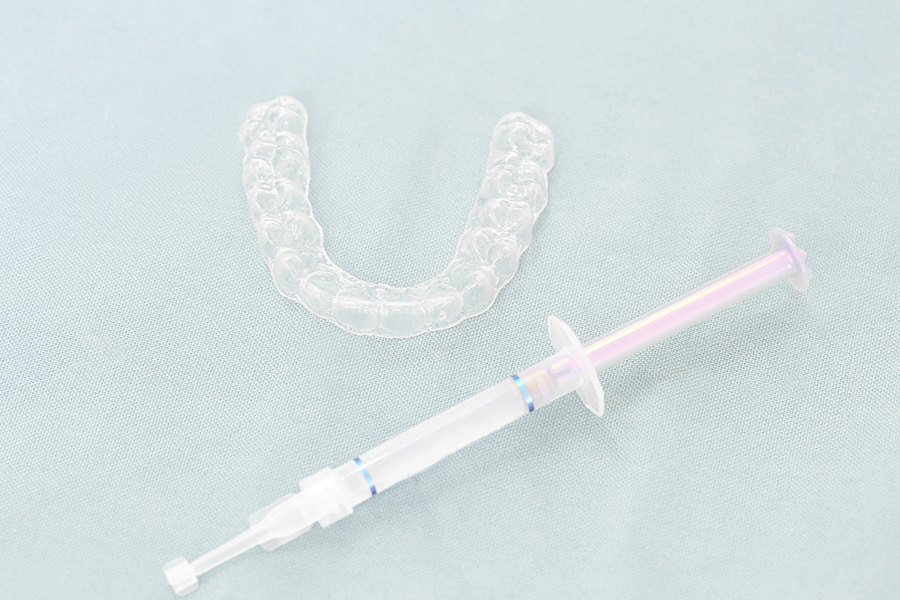 マウスピース(カスタムトレー)と薬剤のお渡し/使い方の説明